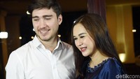 Sayangnya, Aura Kasih memilih untuk bercerai dengan pria yang telah memberinya satu orang anak tersebut. Foto: Noel/detikFoto