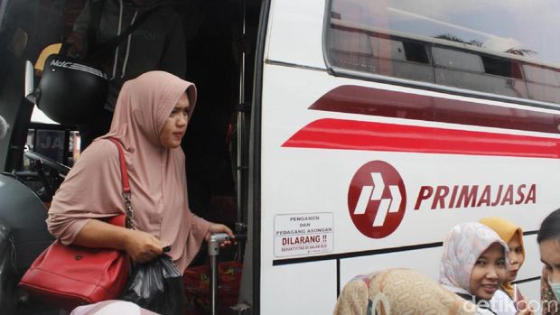 Bus Rem Blong Melintas Tol Purbaleunyi, Penumpang Dipaksa Turun