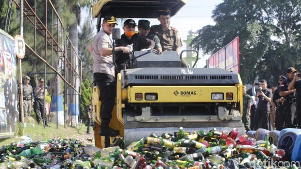 Tim Urai Macet Dibekali Senpi di Jalur Mudik Lembang-Padalarang