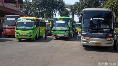 H-8 Lebaran, Terminal Kampung Rambutan Mulai Dipenuhi Pemudik