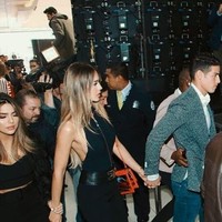 Mereka berpose bersama dalam foto perayaan selama kemenangan FC Bayern Munchen menjuarai Bundesliga 2018/2019. Rodriguez membagikan foto mereka bersama di Instagram dan jutaan penggemarnya memberikan selamat di sebelah emoji berbentuk hati. Foto: Instagram