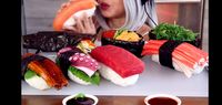 Auto Gendut! Wanita Ini Mukbang Sushi Salmon hingga Octopus Super Jumbo 