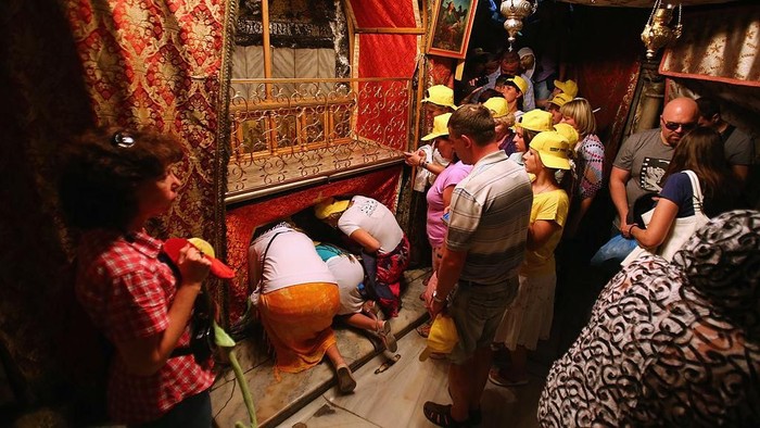 Ada begitu banyak kisah menarik saat mengunjungi kota Yerusalem. Kota ini tak hanya jadi kota suci untuk agama Islam tetapi juga untuk agama Nasrani dan Yahudi.
