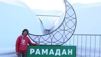 Tulisan Ramadhan dalam aksara Rusia. Merasakan pengalaman pertama berpuasa di luar Indonesia adalah suatu nikmat dan tantangan tersendiri. (M Ainul Yaqin/Istimewa)