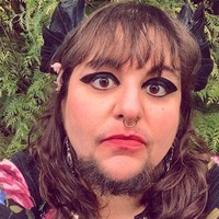 Di usia 14 tahun, Little Bear Schwarz mengalami gangguan hormonal. Ia mengidap sindrom ovarium polikistik yang membuat tumbuh bulu di tubuhnya.  Foto: Instagram @thisislittlebear