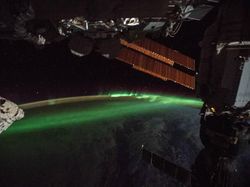 Potret Cahaya-cahaya Spektakuler Menyelimuti Bumi