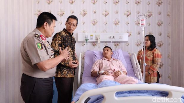 Kasetpres Jenguk Polisi Korban Rusuh 22 Mei di RS Polri