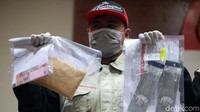 Dalam kasus ini KPK menetapkan Kepala Kantor Imigrasi (Kakanim) Kelas I Mataram Kurniadie sebagai tersangka kasus dugaan suap terkait penyalahgunaan izin tinggal warga negara asing (WNA).