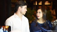 Aura Kasih yang melahirkan anak pertamanya itu pada Juli 2019 mengaku sebelumnya sudah menikah siri pada September 2018 di Bangkok. Foto: Noel/detikFoto
