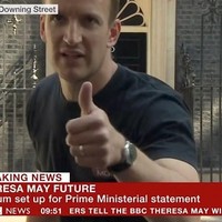 Mengetahui reaksi netizen, Tobius mengaku sangat terkejut dan menganggap pujian tersebut terlalu berlebihan. Aku harus bilang, matahari sedang bersinar dengan terang di posisi yang pas sehingga penampilanku terlihat lebih baik, kata Tobius kepada Daily Mail. (Foto: BBC UK)