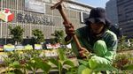 Aksi Petugas Hijaukan Bawaslu Pasca Aksi 22 Mei