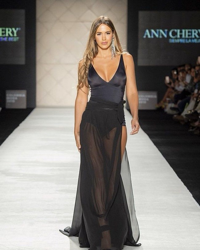 Menurut laporan, seperti dilansir Daily Star, fotonya dengan Rodriguez itu adalah yang pertama kali mereka lakukan di depan umum. Foto: Instagram