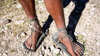 Suku Tarahumara pun berlari tanpa sepatu, cuma alas kaki sekadarnya. Malah mereka percaya, menggunakan sepatu justru membuat sakit karena otot tidak leluasa berkembang (iStock)
