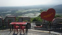 Di Majalengka, traveler bisa menuju Paraland Resort melihat pemandangan kota yang sejuk. Selain itu, ada juga beberapa wahana outbound yang asyik (dok LMS)