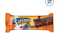 Selanjutnya, ada Wafer Superman vs DC Comics. Wafer merek Superman pernah bersengketa merek melawan pembuat tokoh Superman, DC Comics. Wafer itu memang sudah melegenda karena dijual di Indonesia sejak puluhan tahun lalu. Pada 2017, DC Comics baru berinisiatif mendaftarkan merek Superman ke Kemenkum HAM. Sengketa muncul karena nama merek dagang itu sudah dipegang oleh PT Marxing Fam Makmur. Kasus bergulir ke pengadilan dan PT Marxing Fam Makmur menang atas sengketa tersebut. Dok. Twitter