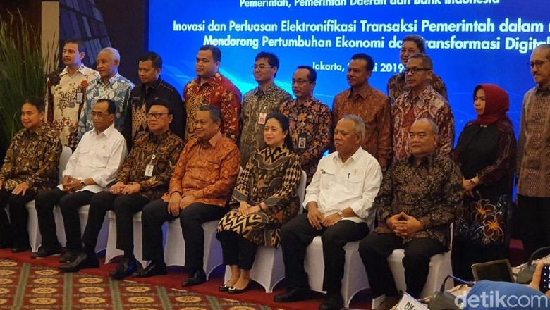 Banyuwangi Targetkan Transaksi Nontunai di Tahun 2020 Banyuwangi Targetkan Transaksi Nontunai di Tahun 2020