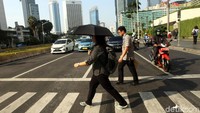 Sehingga masyarakat sudah bisa kembali beraktivitas di sepanjang jalan tersebut.