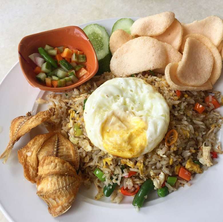 Tambah Semangat Makan Sahur Pakai Nasi Goreng Ikan Asin