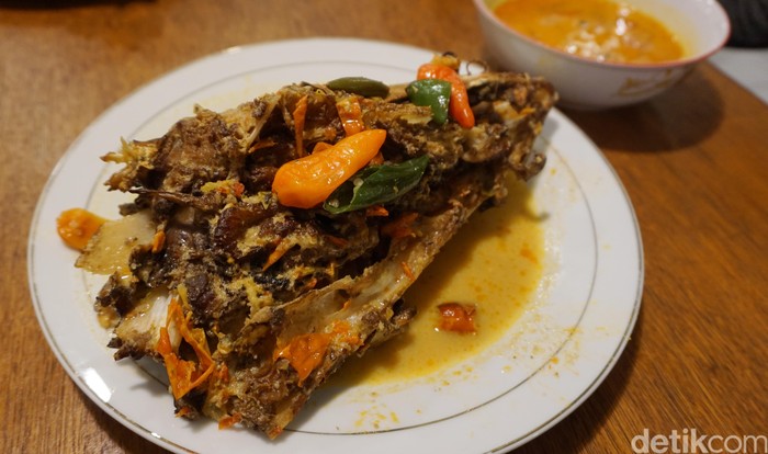 Kepala Manyung Bu Fat, Cempaka Putih, Jakarta