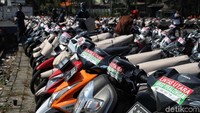 Kemenhub menyelenggarakan program Angkutan Motor Gratis sebagai upaya untuk mengantisipasi kepadatan jalan raya pada saat mudik.