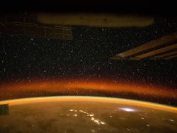 Potret Cahaya-cahaya Spektakuler Menyelimuti Bumi