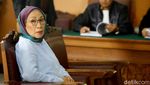 Ekspresi Ratna Sarumpaet Saat Dituntut 6 Tahun Penjara