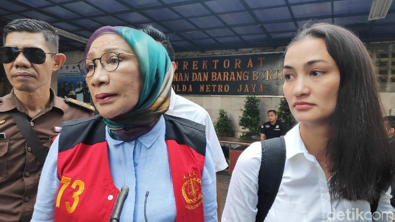 Jalani Sidang Tuntutan Kasus Hoax, Ratna Sarumpaet Berharap Bebas Jalani Sidang Tuntutan Kasus Hoax, Ratna Sarumpaet Berharap Bebas