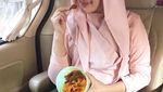 Banyak yang Bilang Mirip Kareena Kapoor, Tania Nadira Gemar Kulineran