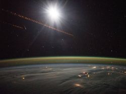 Potret Cahaya-cahaya Spektakuler Menyelimuti Bumi