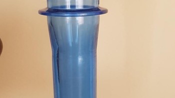 Ini botol air minum 1 liter sebelum dikembangkan. Foto: Brightside