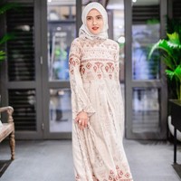 Kebersamaan keluarga Shandy Aulia menarik banyak pujian dan kekaguman netizen. Banyak followers Shandy yang mengungkap kisah serupa dan menceritakan indahnya toleransi dalam keluarga yang berbeda agama. Foto: Instagram/ShandyAulia