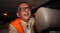 Dalam pusaran kasus ini, Sofyan ditetapkan KPK sebagai tersangka. Sofyan diduga membantu mantan anggota DPR Eni Maulani Saragih mendapatkan suap dari pengusaha Johanes Budisutrisno Kotjo. Kotjo merupakan pengusaha yang berniat menggarap proyek PLTU Riau-1, yang meminta bantuan Eni mendekati pihak PLN.