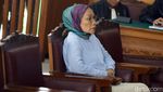 Ekspresi Ratna Sarumpaet Saat Dituntut 6 Tahun Penjara