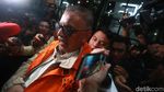 Ditahan KPK, Sofyan Basir Sembunyikan Borgol di Balik Jaket