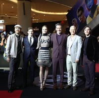 Selain Sophie, bintang Dark Phoenix yang juga hadir di antaranya  Michael Fassbender, Tye Sheridan dan Evan Peters. Muncul pula sutradara Simon Kinberg dan produser Hutch Parker. Dark Phoenix tayang di bioskop awal Juni mendatang. (Foto: Chung Sung-Jun/Getty Images)