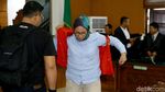 Ekspresi Ratna Sarumpaet Saat Dituntut 6 Tahun Penjara