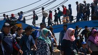 Kantor Otoritas Pelabuhan Utama Tanjung Perak Surabaya mencatat sejak H-15 (21 Mei 2019) sampai H-9 (27 Mei 2019) Lebaran 2019 jumlah penumpang di Pelabuhan Tanjung Perak sebanyak 17.383 penumpang turun.