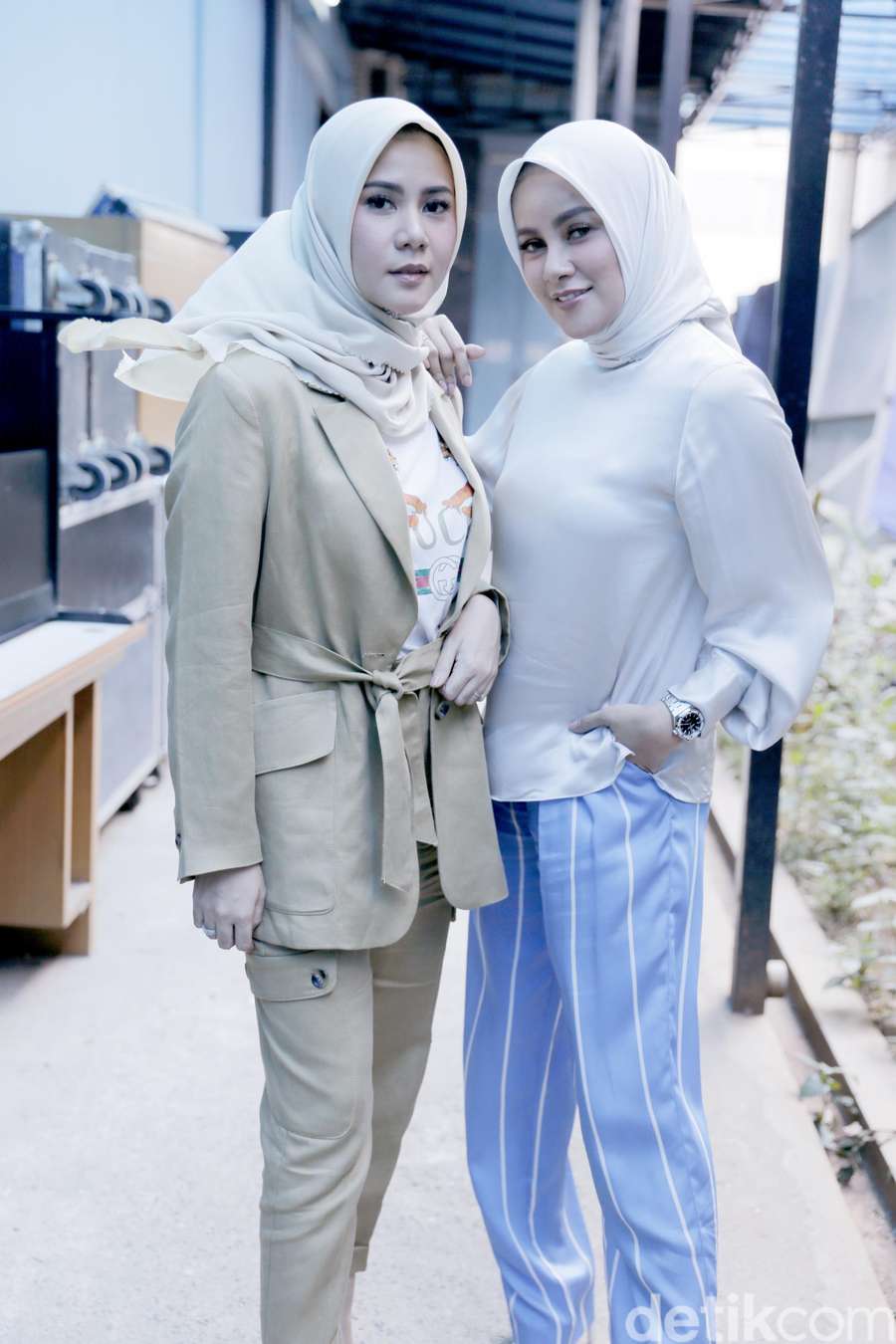 Gaya Kompak Olla Dan Cynthia Ramlan Dengan Hijab 