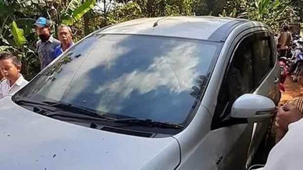 Mobil milik Sri Hartatik saat ditemukan kembali di dekat rumahnya. 