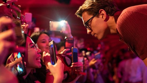 Ramahnya Tom Holland Bikin Jatuh Hati