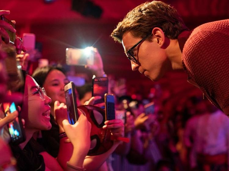 Ramahnya Tom Holland Bikin Jatuh Hati