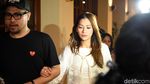 Ditanya Soal Suaminya, Ini Jawaban Tata Janeeta