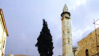 Hal itu dilakukan Umar karena ia khawatir gereja itu kelak akan dianggap sebagai milik Islam. Kelak area di sekitar tempat Umar salat itulah yang menjadi tempat berdirinya Masjid Umar bin Khattab di Yerusalem. Dok. Wikipedia/Usmanreddy.