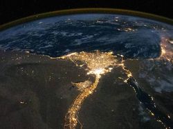 Potret Cahaya-cahaya Spektakuler Menyelimuti Bumi