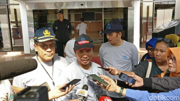 Nofrijal menyebut konten niatnya dibuat untuk menjelaskan salah satu fungsi keluarga. (Foto: Firdaus Anwar/detikHealth) Nofrijal menyebut konten niatnya dibuat untuk menjelaskan salah satu fungsi keluarga. (Foto: Firdaus Anwar/detikHealth)