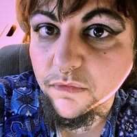 Tumbuhnya rambut-rambut itu pun terjadi di tempat tak wajar bagi wanita. Bulu tersebut tumbuh di wajahnya sehingga ia tumbuh dengan jenggot yang tebal seperti pria.  Foto: Instagram @thisislittlebear