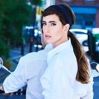 Dalam wawancara dengan Emirates Woman, Taleedah menceritakan bagaimana dia bisa berkarier di dunia model. Aku mulai tertarik pada modelling saat ibuku menunjukkan foto-foto dirinya ketika dia masih menjadi model. Dan pengalaman modelling pertamaku saat usiaku 13 tahun untuk sebuah iklan perhiasan, ujarnya. Foto: Instagram @taleedah