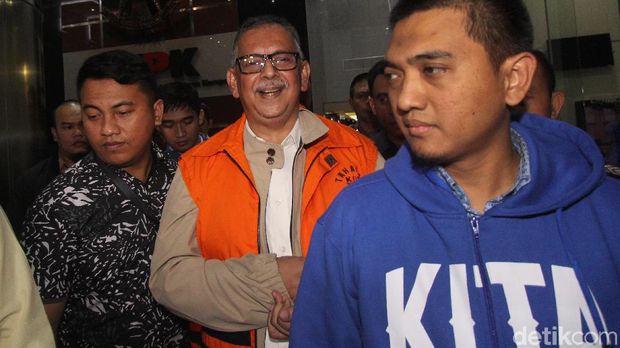 Sofyan Basir resmi ditahan KPK.