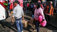 Menut Kepala Terminal Tanjung Priok, Mulya, memang telah terjadi peningkatan jumlah penumpang di Terminal Tanjung Priok. Namun menurutnya peningkatan jumlah penumpang itu masih normal. Menut Kepala Terminal Tanjung Priok, Mulya, memang telah terjadi peningkatan jumlah penumpang di Terminal Tanjung Priok. Namun menurutnya peningkatan jumlah penumpang itu masih normal.