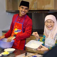 Tampan dan Jago Masak, Begini Gaya Syed Saddiq Kalau Sedang Meracik Kue